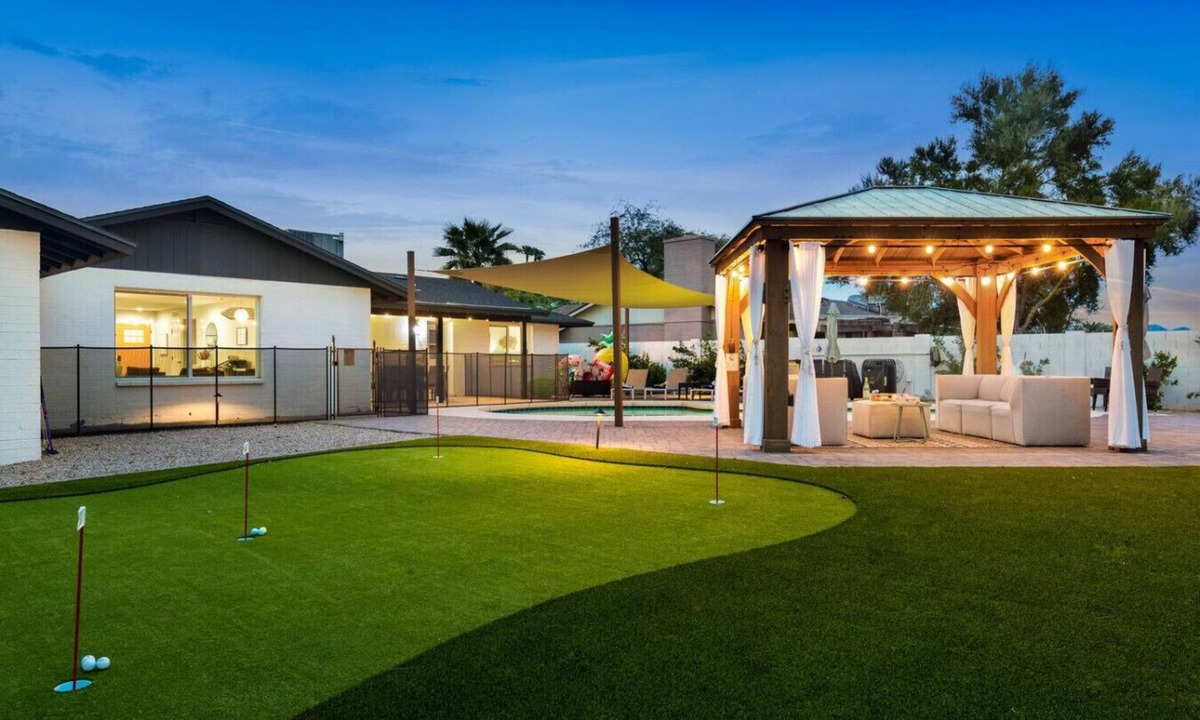 Roadrunner Estates East House | Lux Phoenix Oasis | Free Pool Heat | Gazebo | BBQ