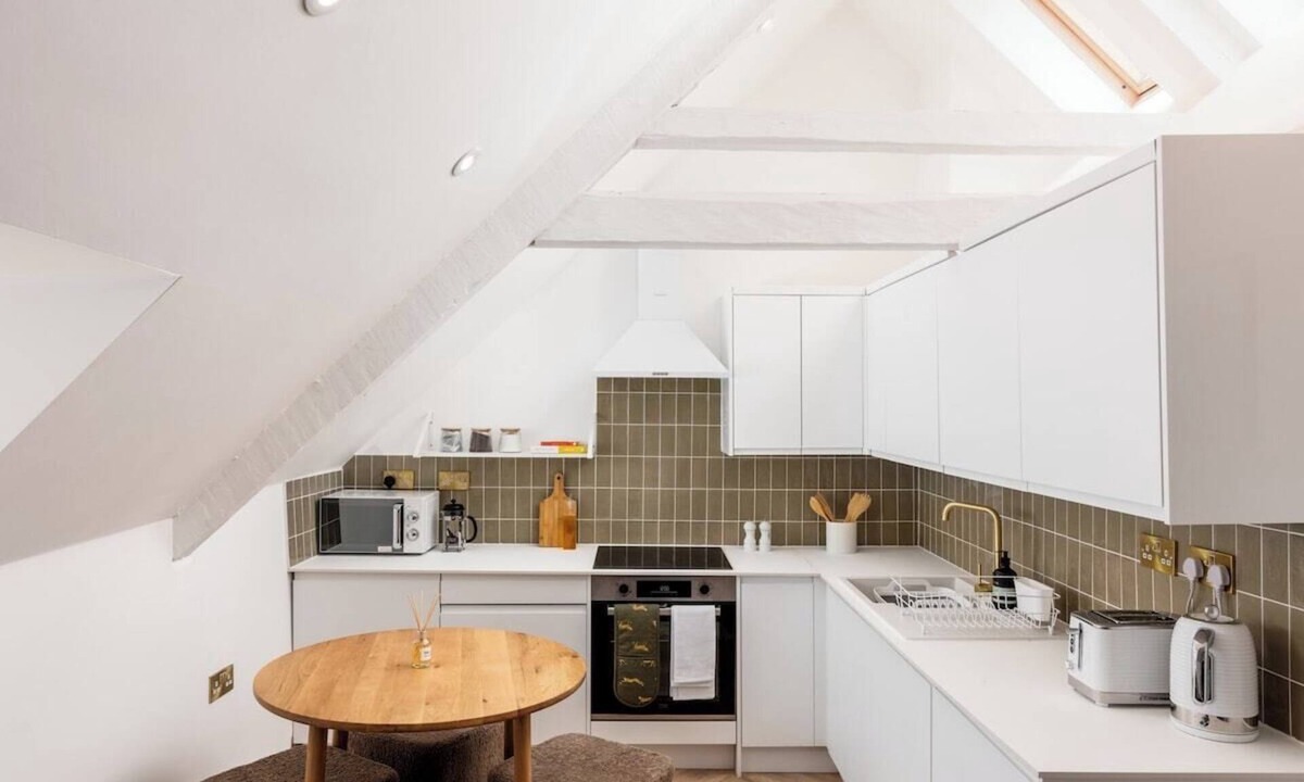 Rothbury Apartment | Luxe Design - Boutique Cottage - Heart of Rothbury