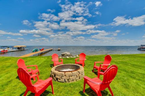 Houghton Lake House | Luxe Hideaway on Houghton Lake: Families Welcome!