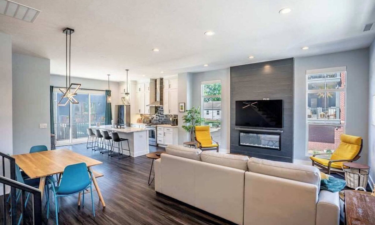 Westfield Condo | Luxe Home | 5 mins to Grand Park | Private Garage