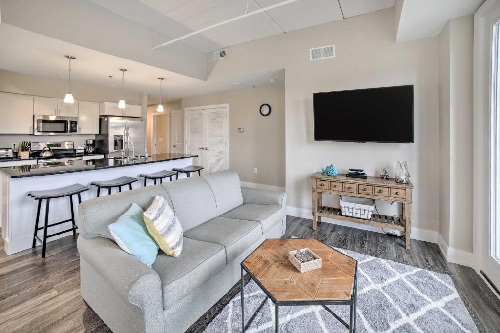 Manistee House | Luxe Manistee Condo w/Balcony & River Views!