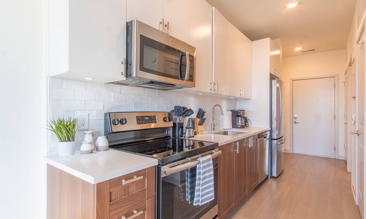 Downtown Louisville Apartment | Luxe Studio King Suite *Free Garage Parking* | Pool + Gym C