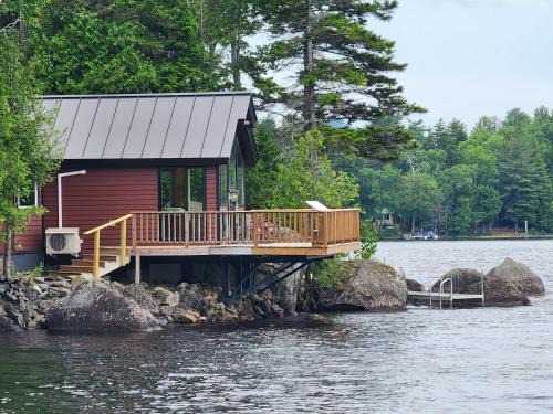 North Penobscot House | Luxurious and very private lake front cottage