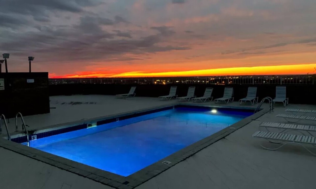 Downtown Condo | Luxurious downtown office, walk to Rupp Arena