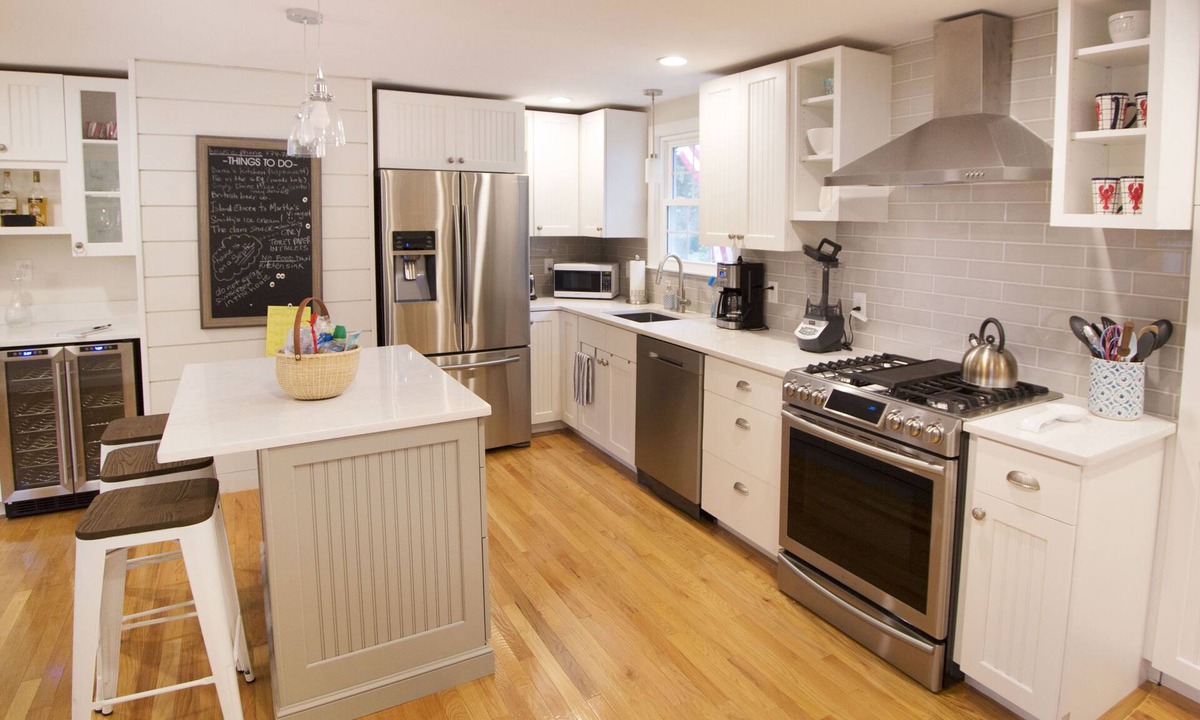 East Falmouth House | LUXURIOUS NEWLY RENOVATED VACATION HOME in GREAT HARBORS! amenities POOL ,TENNIS