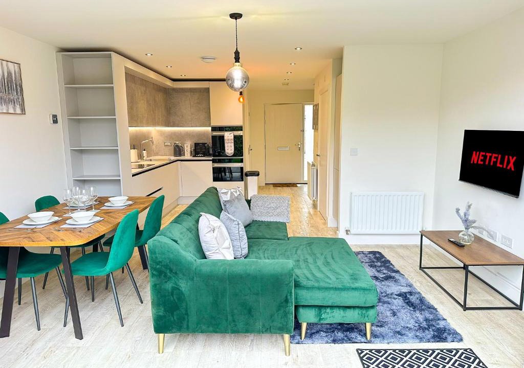 Newcastle-upon-Tyne Apartment | Luxury 2 Bed - FREE Private Parking - Contractors