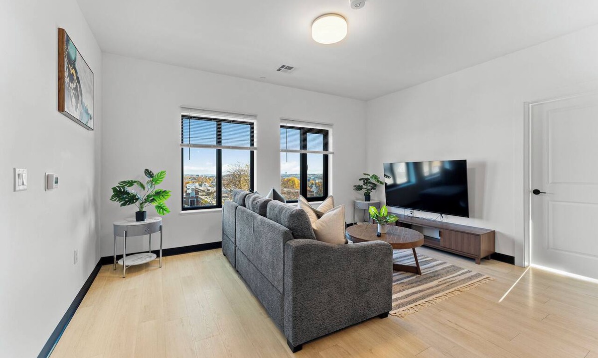 Everett Apartment | Luxury 2bd/2ba near Boston hfq4