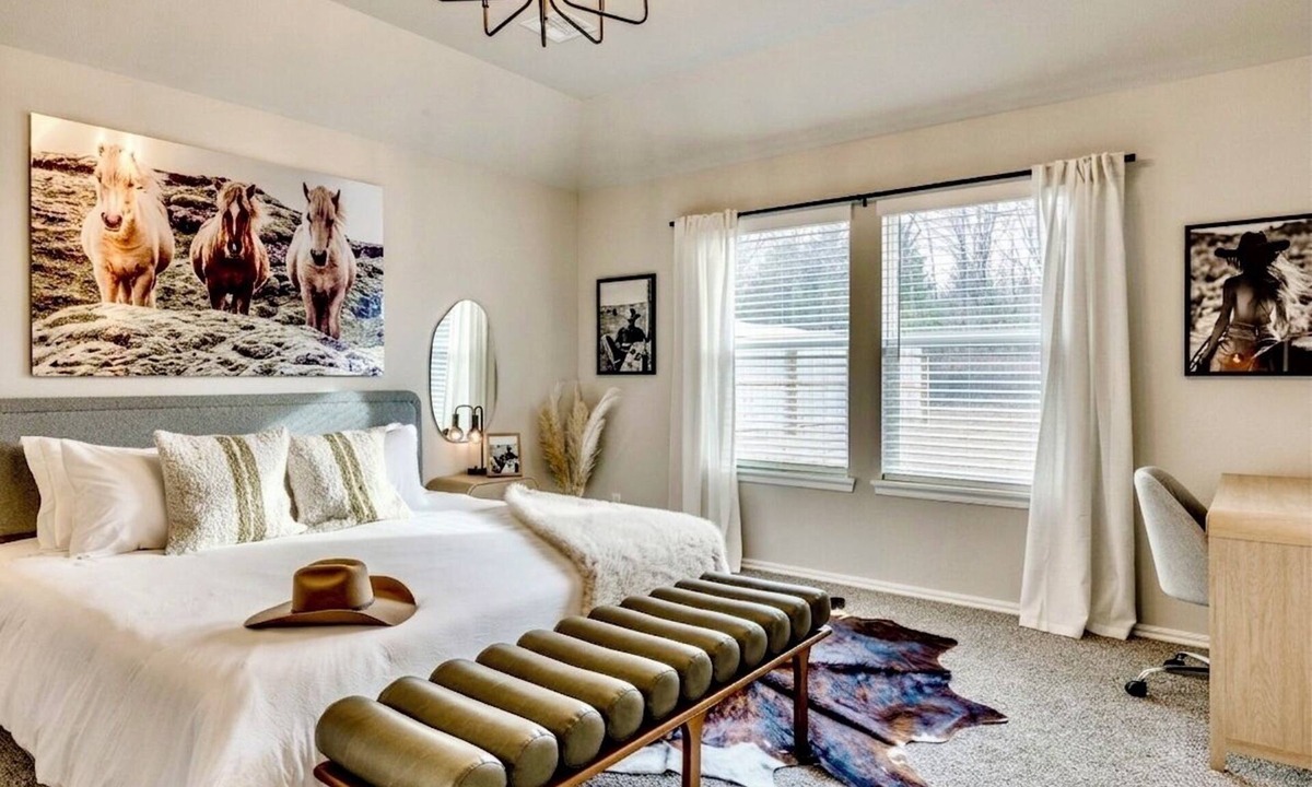 Tulsa House | Luxury 4 bedroom house! Only 5 Min to BOK + Downtown Tulsa