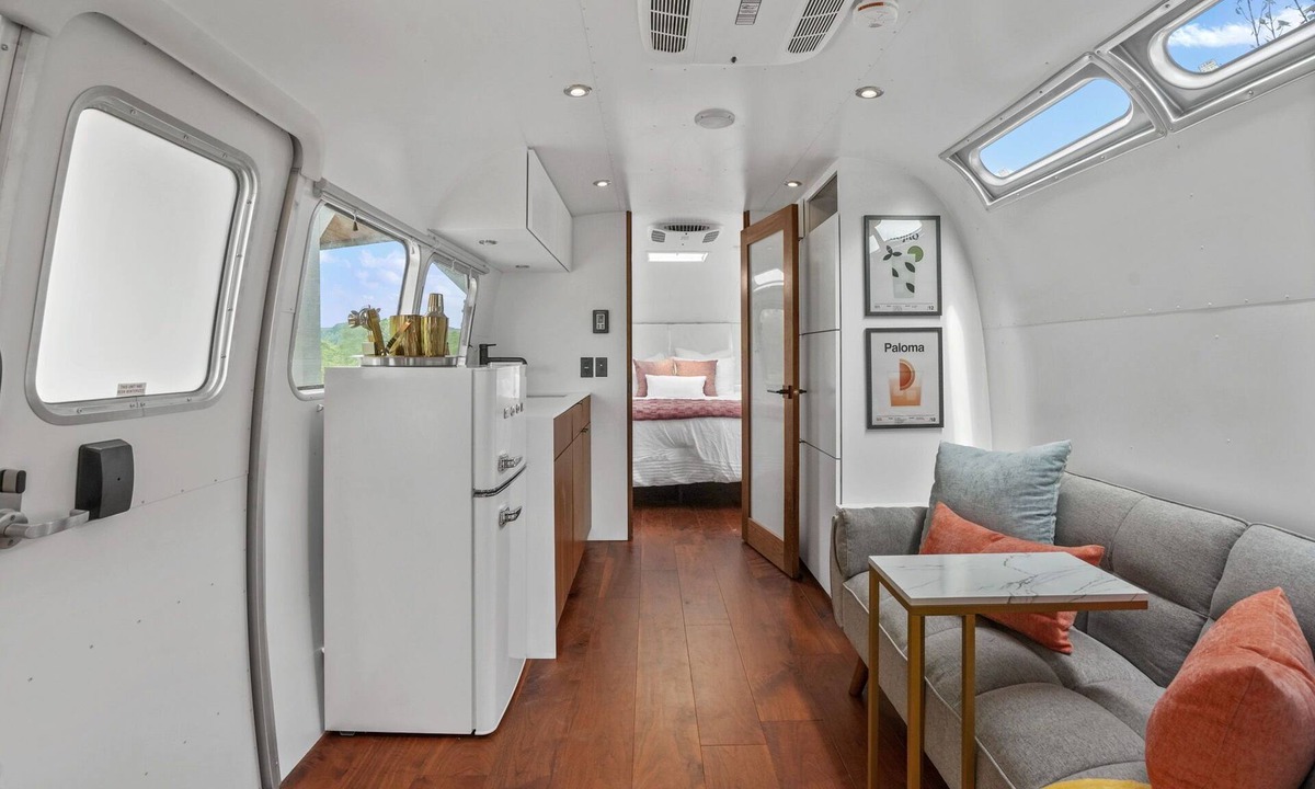 Rockbridge House | Luxury Airstream Palmera Unit 2 of 6, On-Site Hiking, Private Hot Tub and Sauna