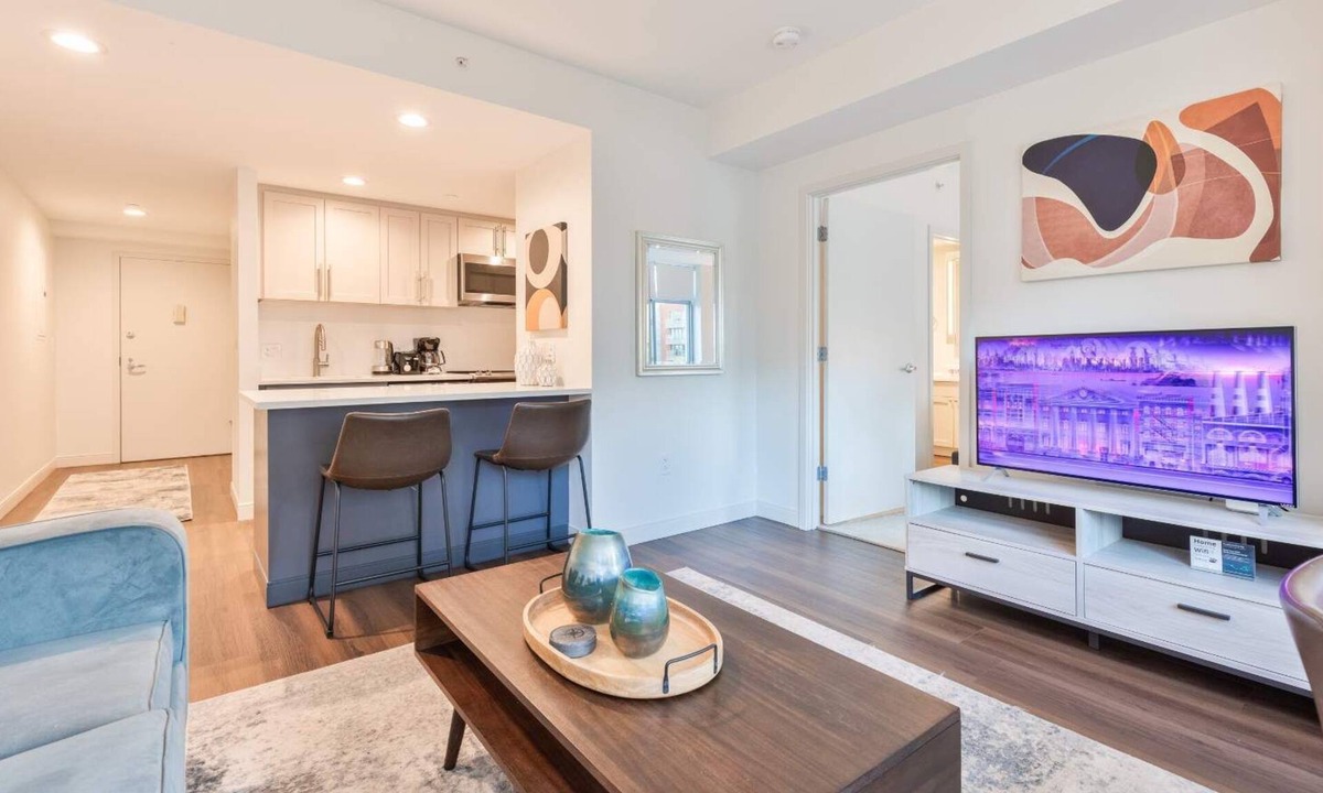 East Cambridge Apartment | Luxury Apt Near Kendall Square with Courtyard
