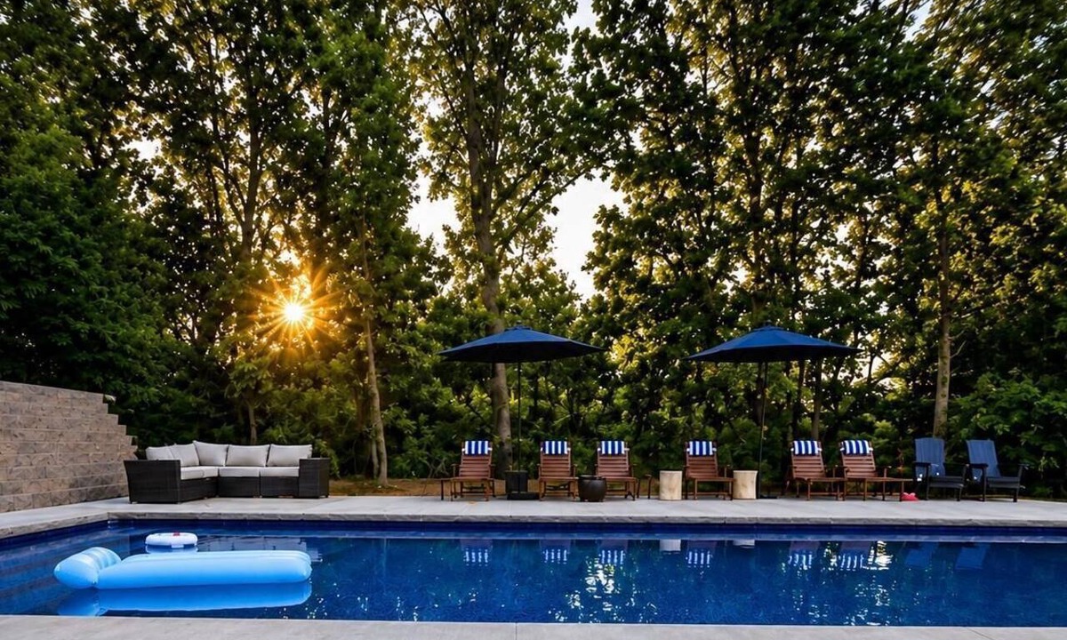 Frankfort House | Luxury Bourbon Trail Retreat Heated Pool Theater Golf Simulator .