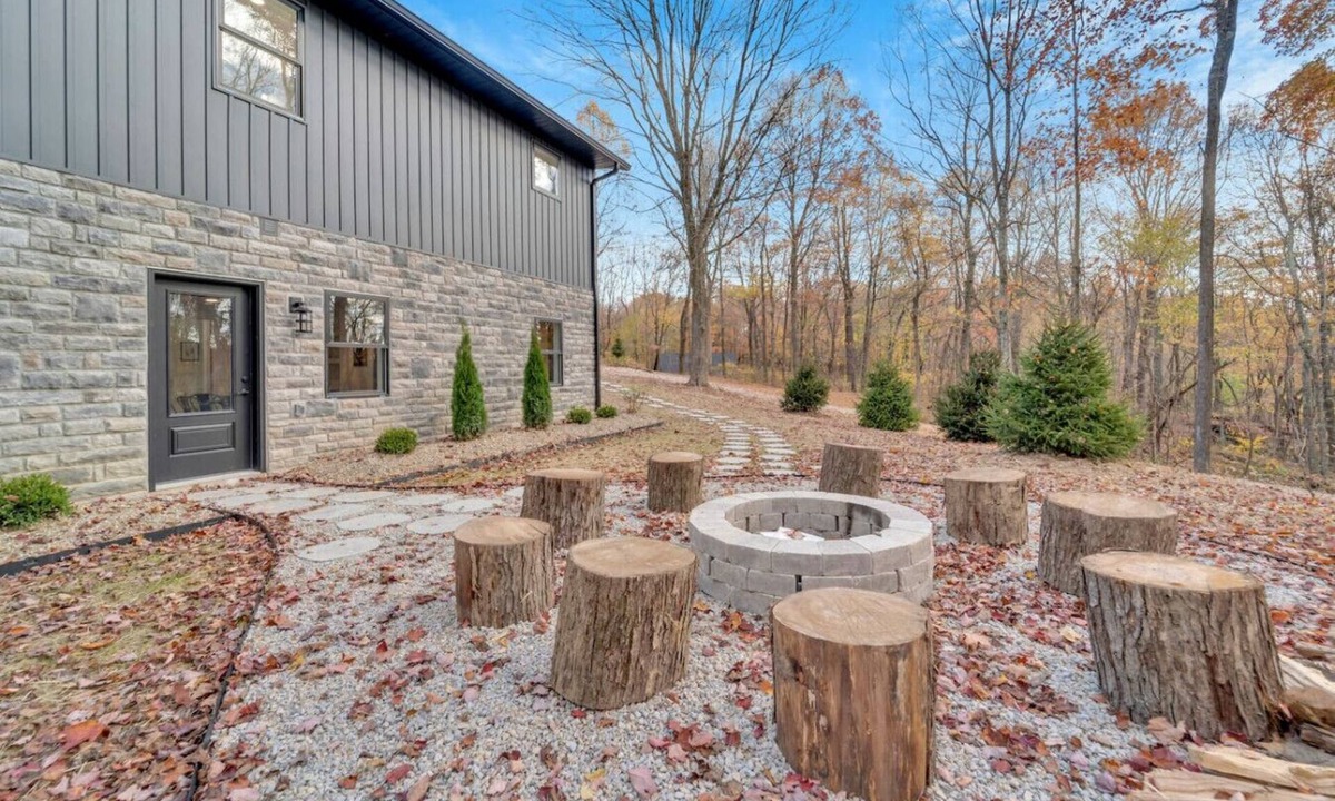 Logan House | Luxury Cabin in Hocking Hills | The Buffalo