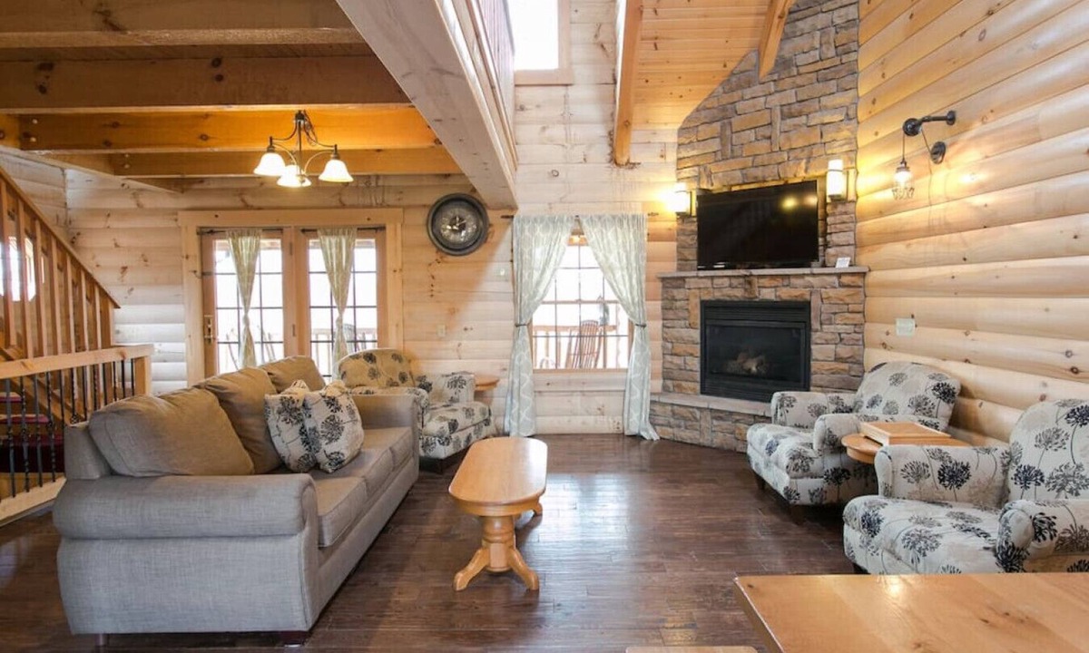Millersburg Cabin | Luxury Cabin with Kitchen, Fireplace, Living Room. Sleeps up to 8