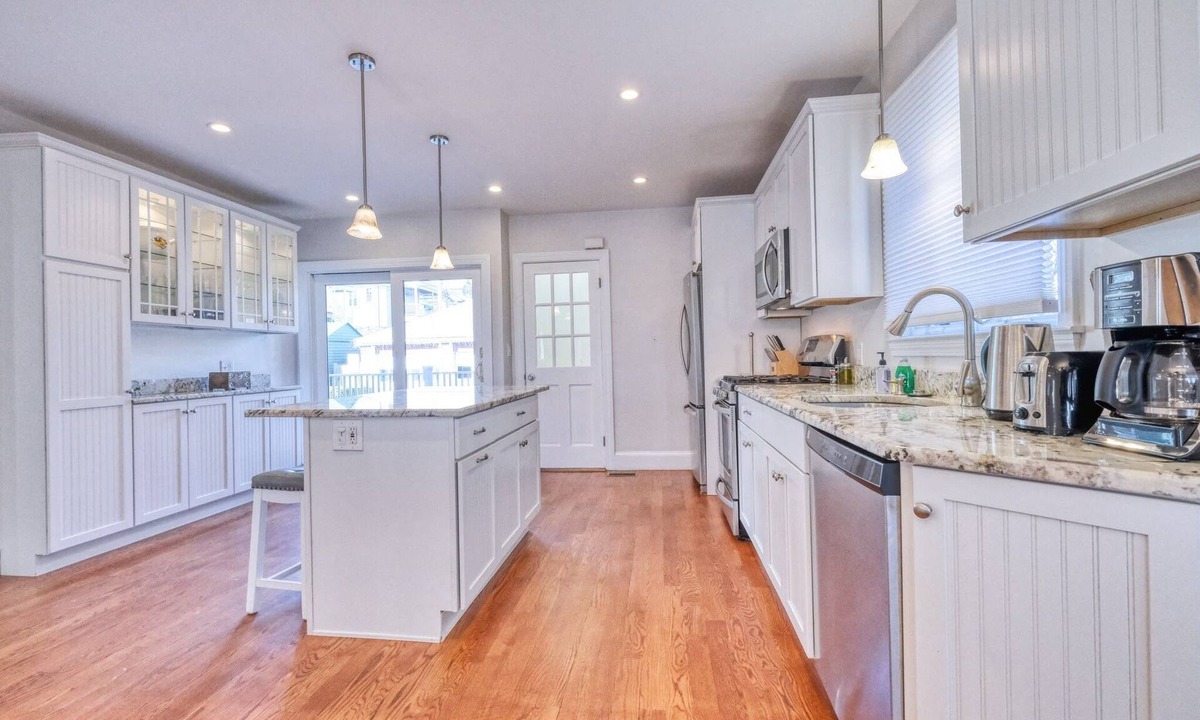 City Point House | Luxury & Comfort BEACHFRONT TOWNHOUSE #1 in South Boston