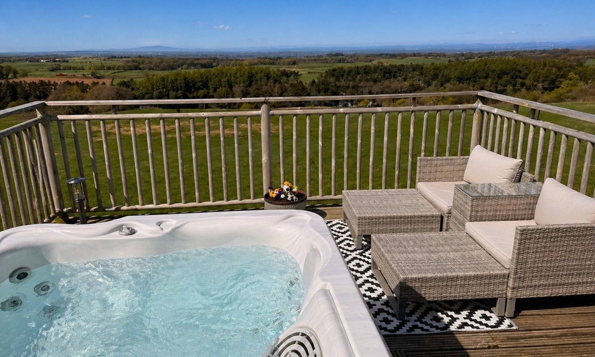Castle Carrock Cottage | Luxury cottage with panoramic views towards the Lake District and private hot tub