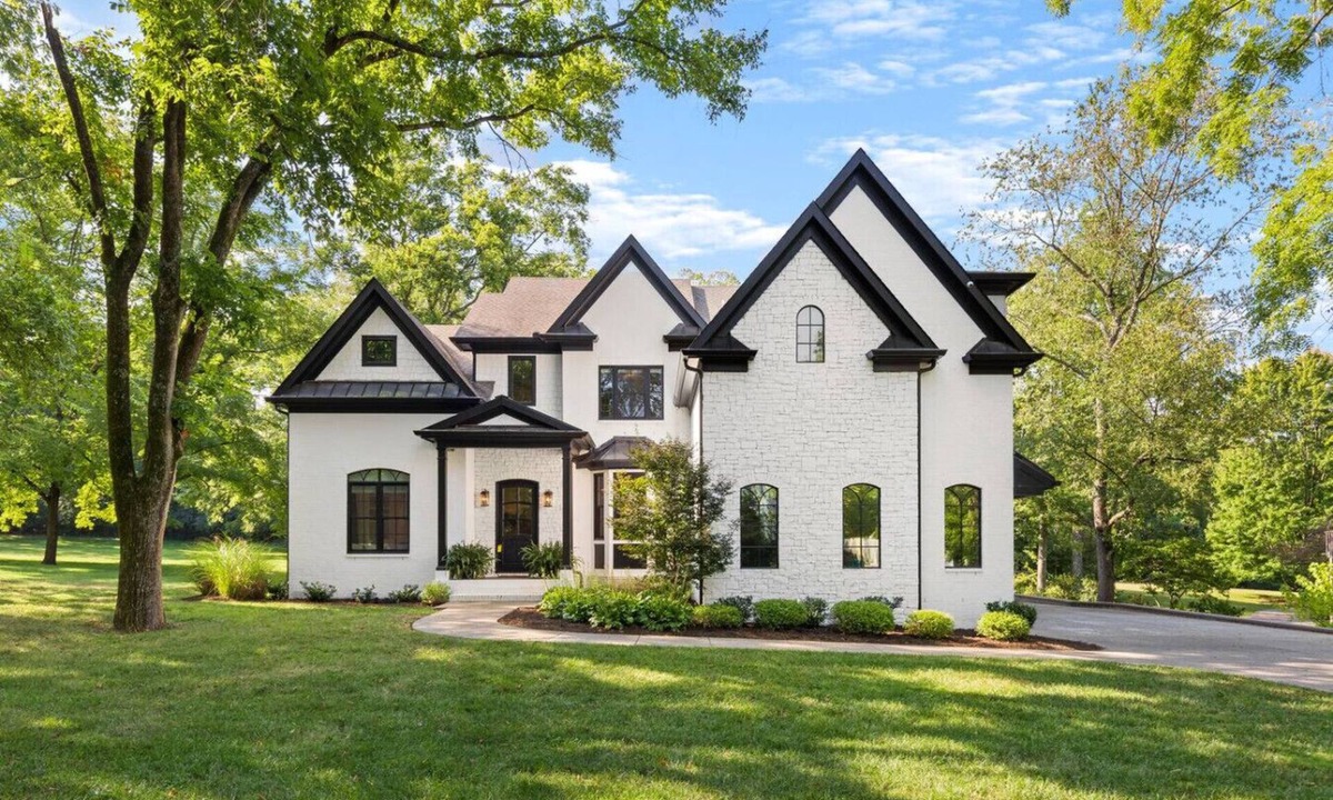 Nashville Apartment | Luxury Home in Green Hills with Garage and Fenced Yard