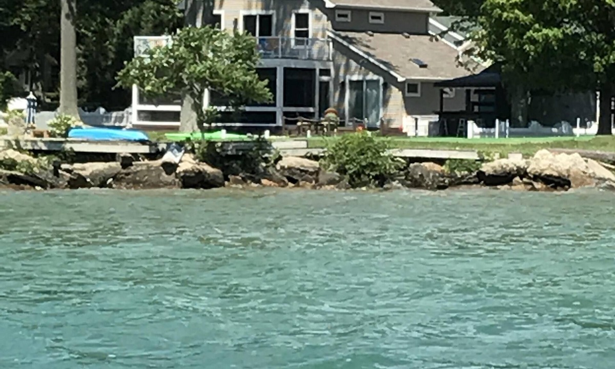 Cassopolis House | LUXURY LAKE COTTAGE ON DIAMOND ISLAND