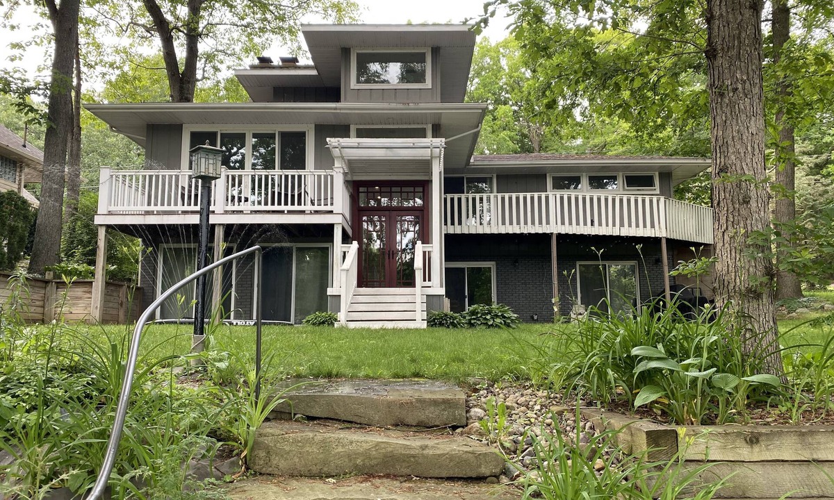 Jerome House | Luxury Lakefront Villa on All-Sports Lake in Irish Hills