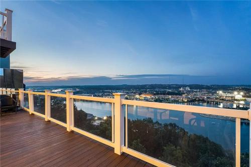 Mount Washington Apartment | Luxury Living and Skyline Views at our Grandview Retreat