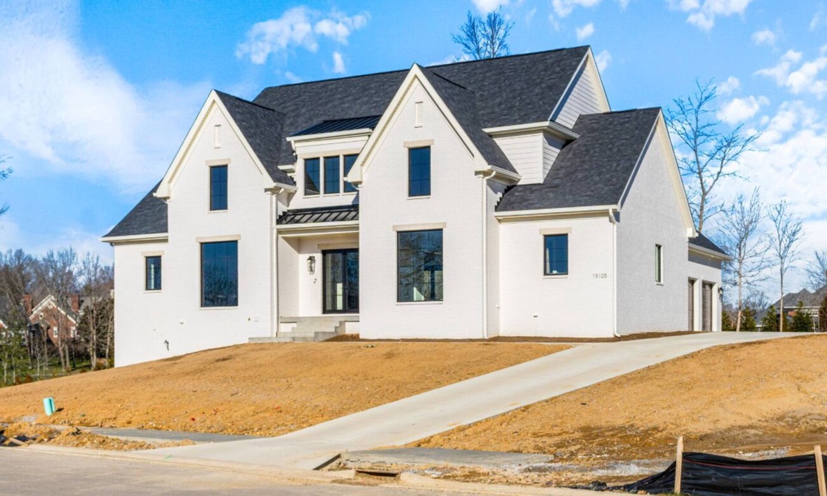 Lake Forest House | Luxury Living, Derby Thrills