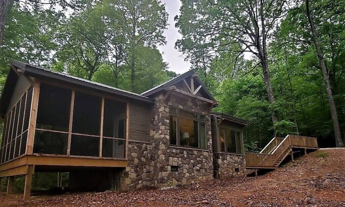 Christian County House | Luxury Lodge in the Wilderness