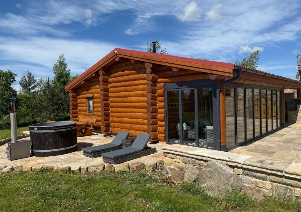 Crook Apartment | Luxury Log Cabin Sleeps 6 with Private Hot Tub & Scenic Views near Durham & Bishop Auckland