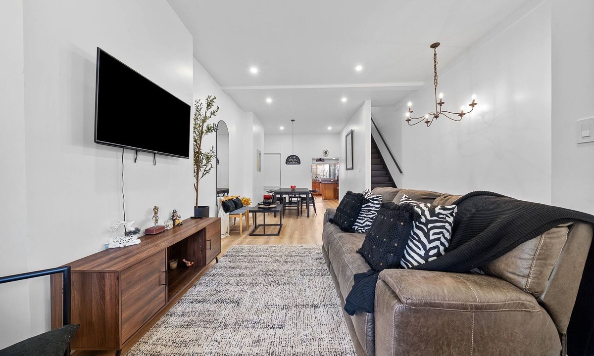 Central Northside House | Luxury Modern home☆Near Downtown☆CityEscape ☆Rooftop☆kingbed☆Balcony+FreeParking