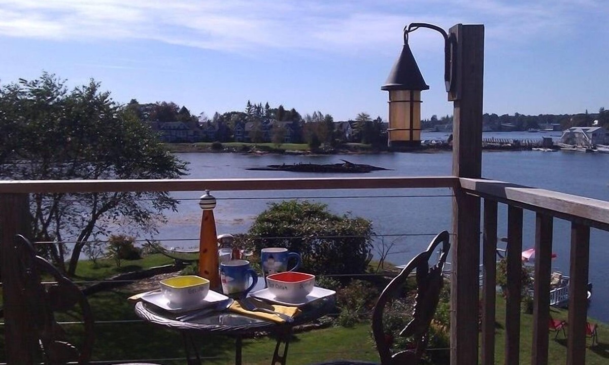 Boothbay Harbor House | LUXURY OCEAN FRONT BOOTHBAY HARBOR HOME- 3 BED, 2 BATH, SLEEPS 10- PETS OK