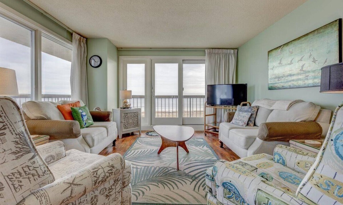 Ocean Park Condo | Luxury Oceanfront Condo - Pool - Sauna - Parking