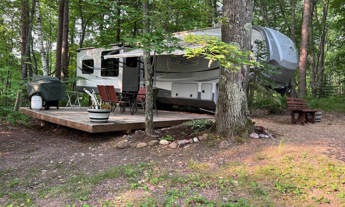 Carlton County House | Luxury RV near Duluth, state parks for hiking, and ATV trails