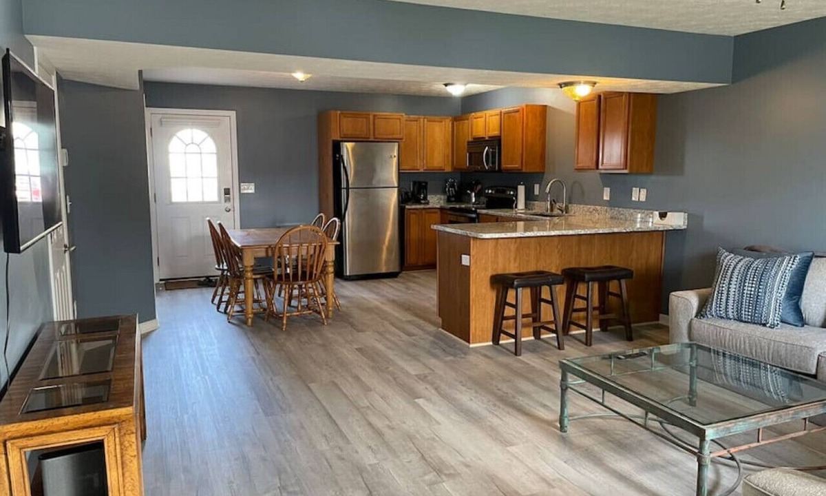 Bloomington Villa | Luxury Townhome #1 - Remodeled Feb 2021
