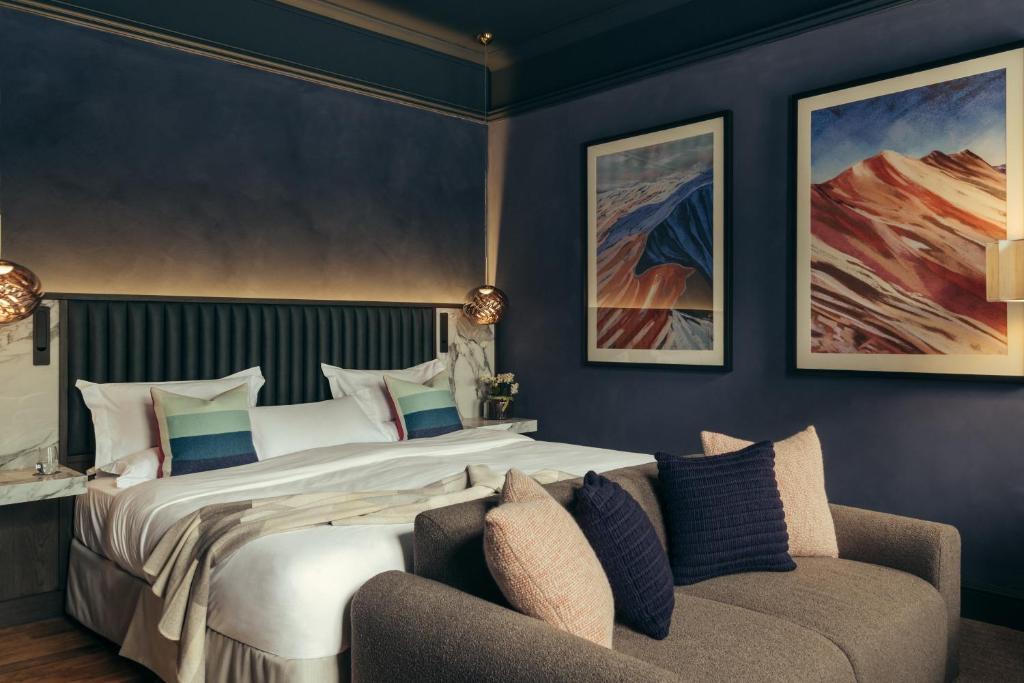 New Town Hotel | Lyla Rooms