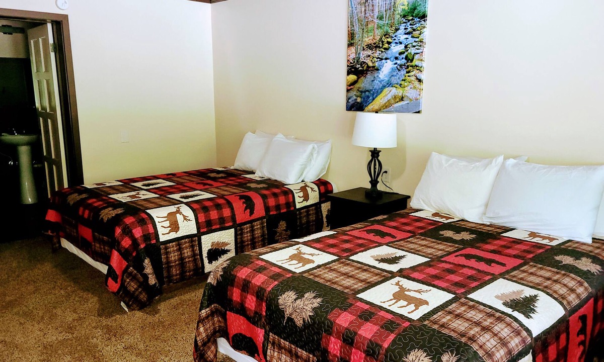 Almo Hotel | Lynnhurst Resort Motel #9.Dog Friendly Jet Ski Rentals on site
