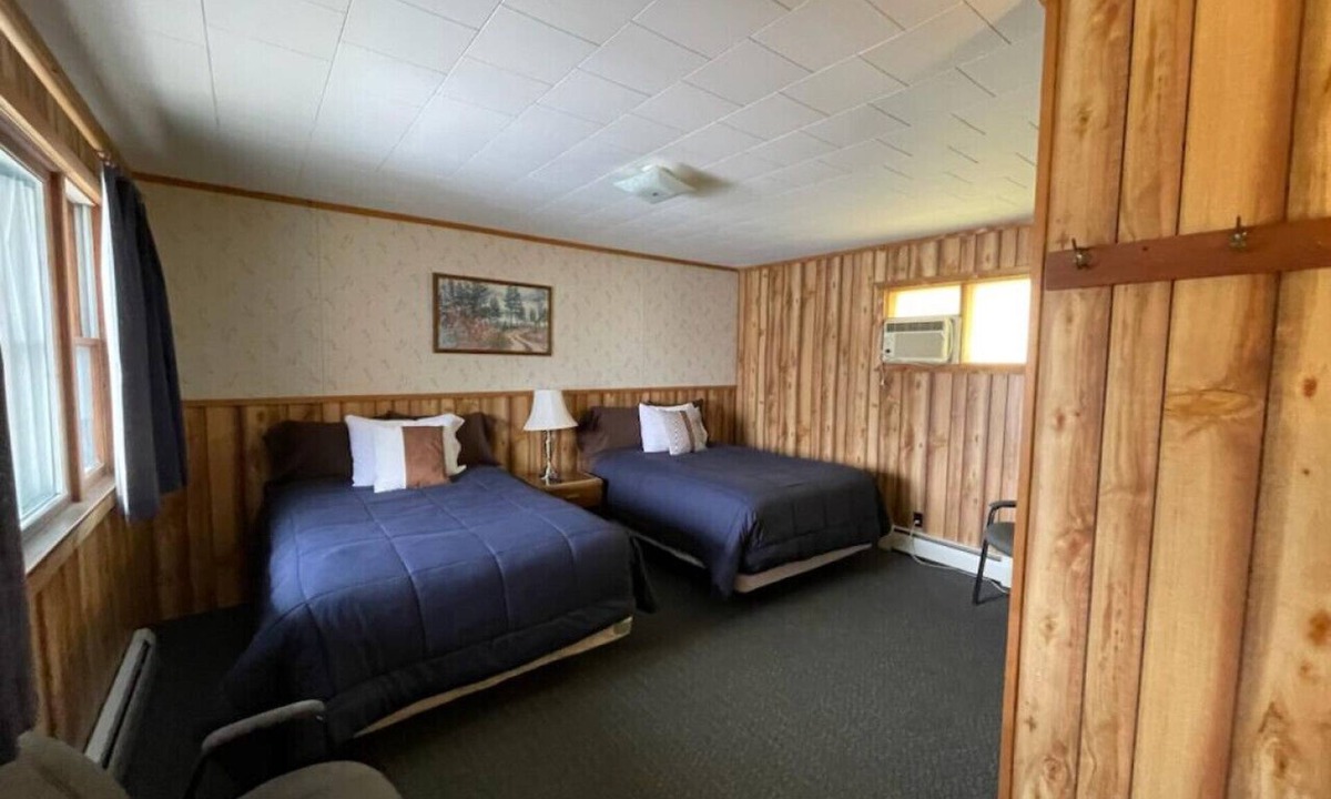 Onaway Cabin | Lyons Room 1 - Sleeps 4 · Lyons in Onaway - 2 Full Beds - Room 1 - Sleeps 4