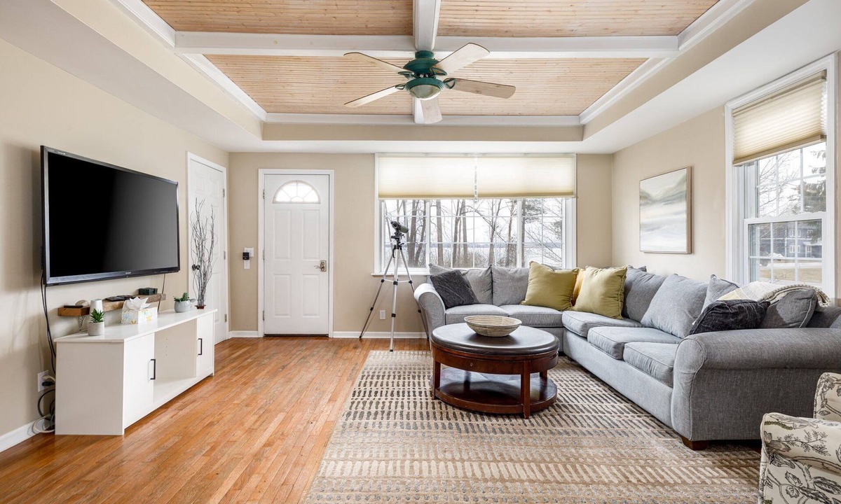 Traverse City House | M22 Shores | Beach | Pet-friendly | Waterfront | Large Groups