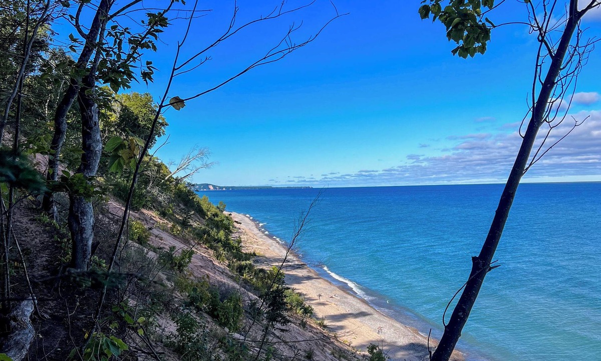 Grand Marais House | M77 cabin with additional bunkhouse & two car heated garage