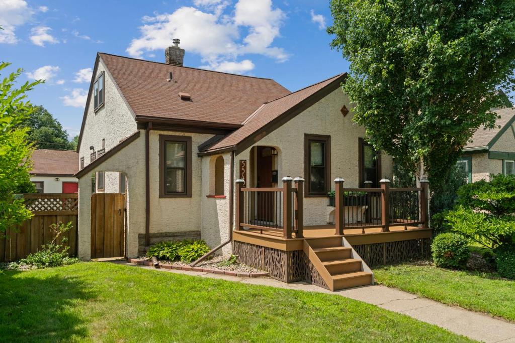 Nokomis House | Magnolia House