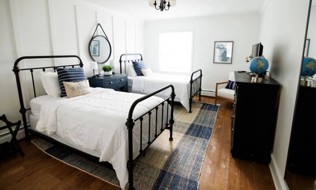 Clarkston Condo | Main Street Suite - Millpond Inn