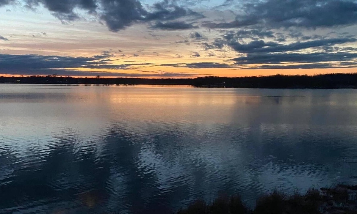 Annandale Cabin | Make Memories on Sugar Lake 45 min from Metro! 3BR/2BA