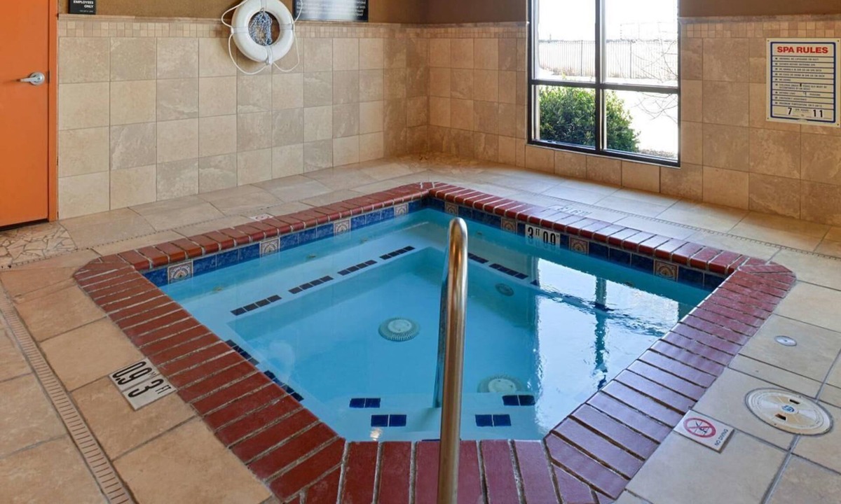 Westside Hotel | Make Your Trip More Enjoyable! 3 Relaxing Units, Indoor Pool, Pets Allowed!