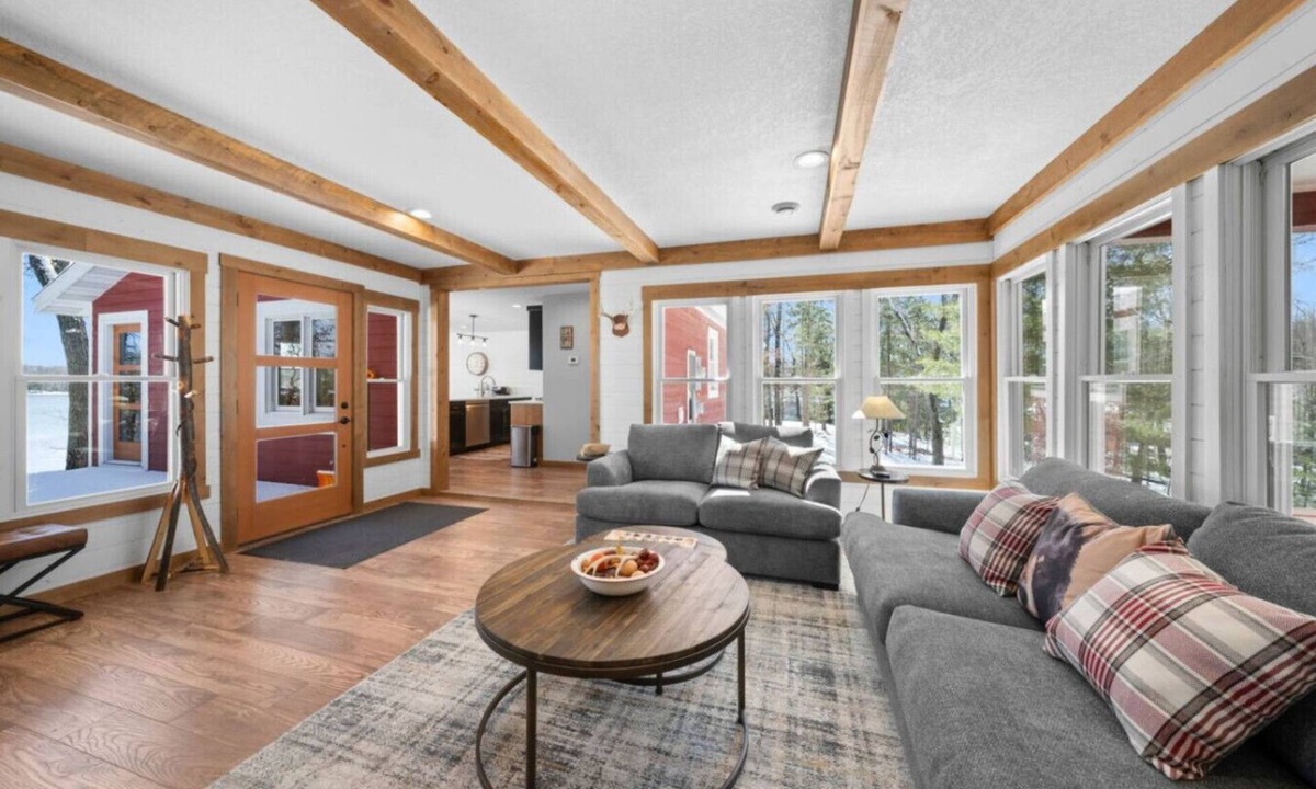 Webster Apartment | Mallard Lake Retreat 3 king beds quiet lux cabin