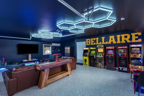 Bellaire House | Maple Street Retreat