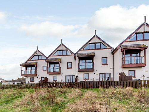 Amble House | Marina View