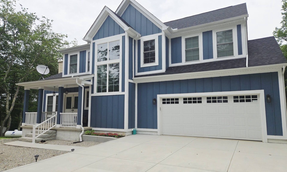 Logan House | Marvelous 4-bedroom house with Hot tube and swimming pool in charming Logan