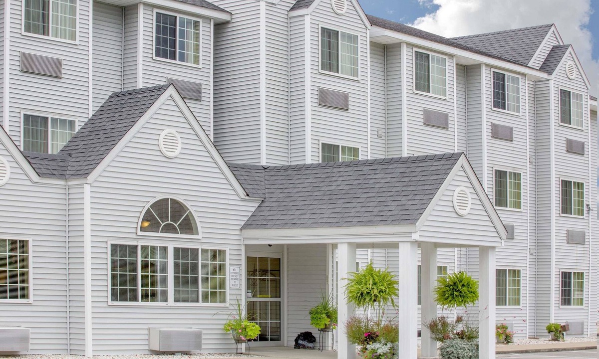 Sutton Hotel | Microtel Inn & Suites by Wyndham Gassaway/Sutton