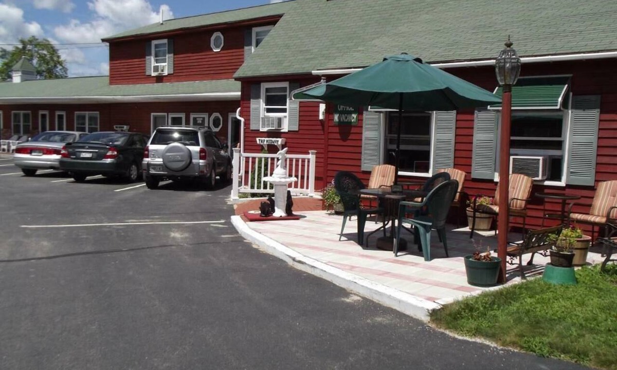 Cornish Hotel | Midway Lodging