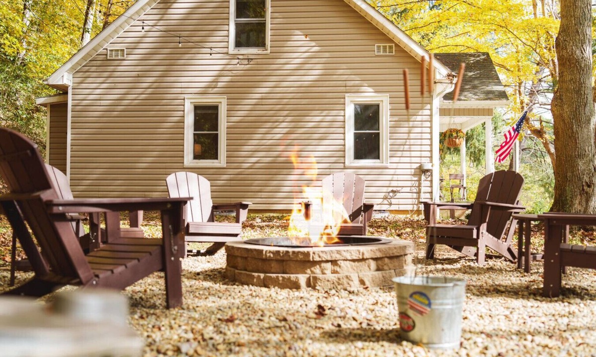 South Bloomingville House | Mill Haus~Pet Friendly~Hot Tub