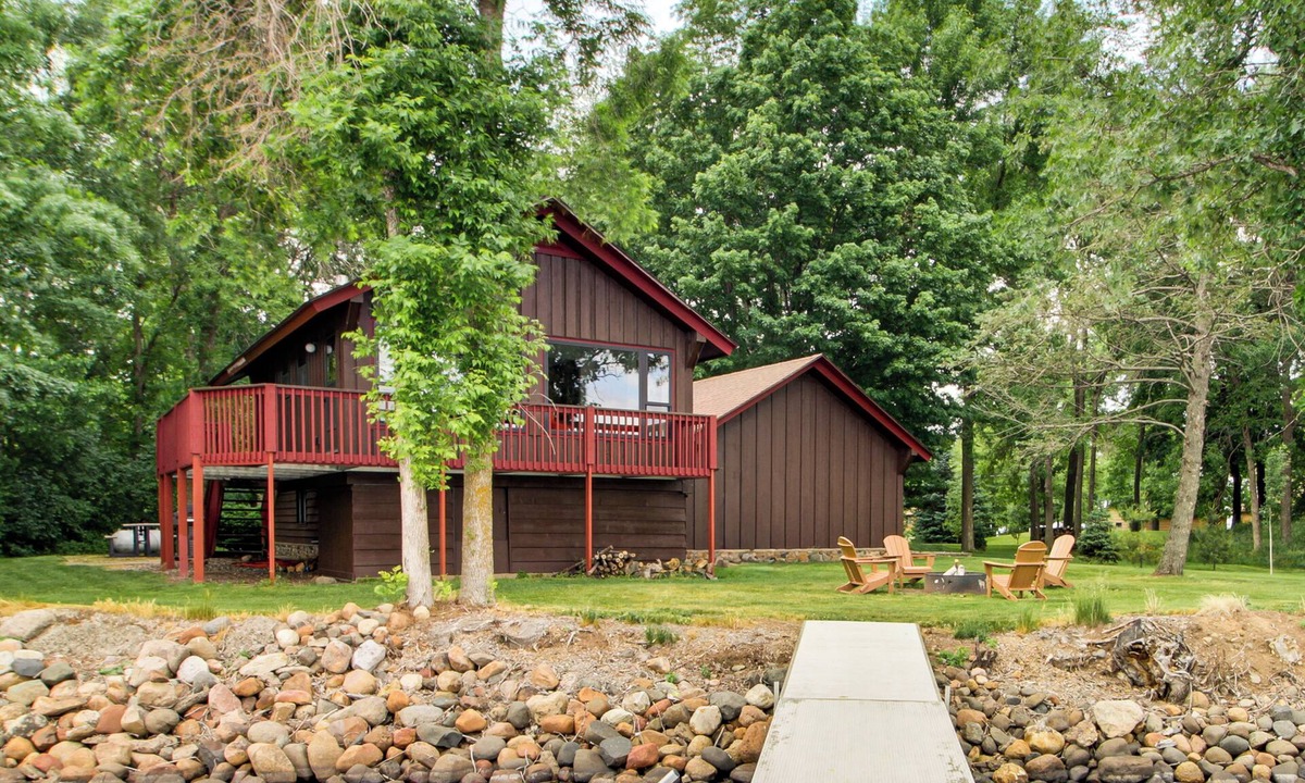 Isle Cabin | Mille Lacs Lake Cabin: Private Dock, Deck & Grill