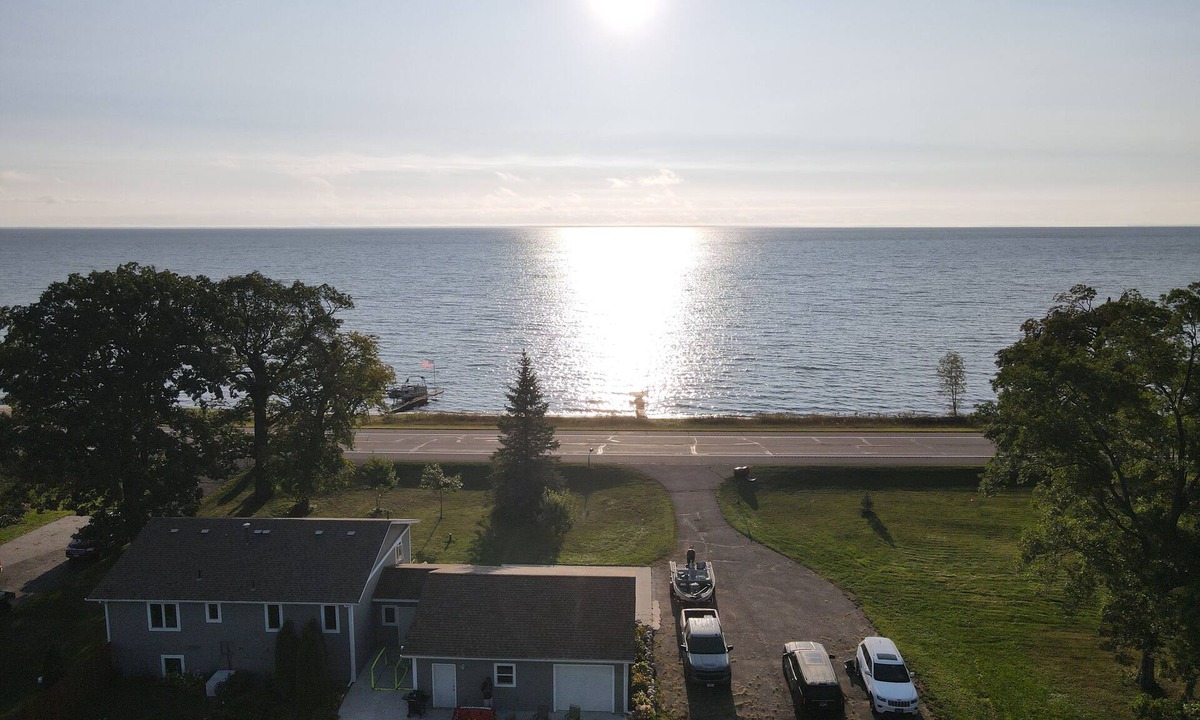 Garrison House | Mille Lacs Lake Home! Fishing Dock, Game-room, Amazing yard, Kayaks to enjoy!