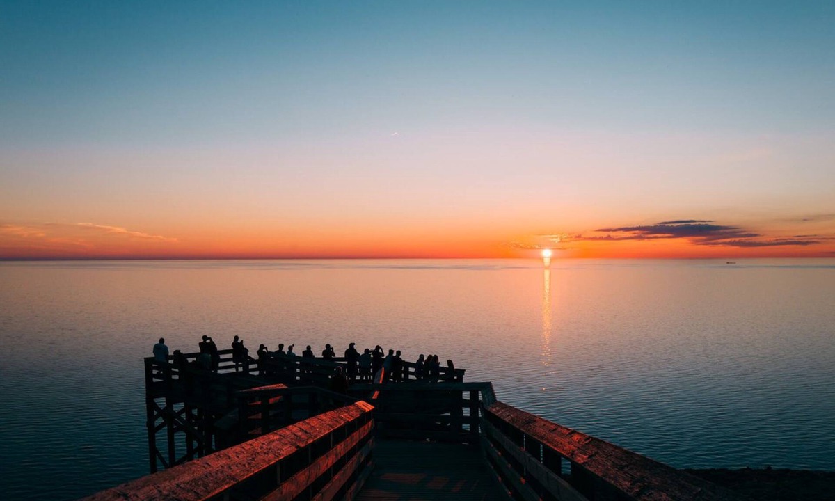 Traverse City House | 🐚 Million Dollar Views 5BDR Beachfront in East Bay